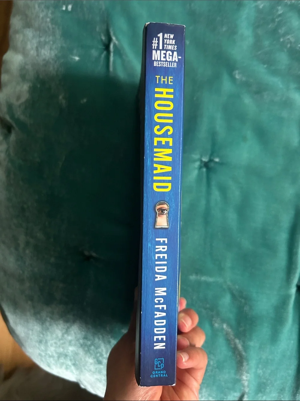 Freida McFadden The Housemaid Paperback - Blue Cover